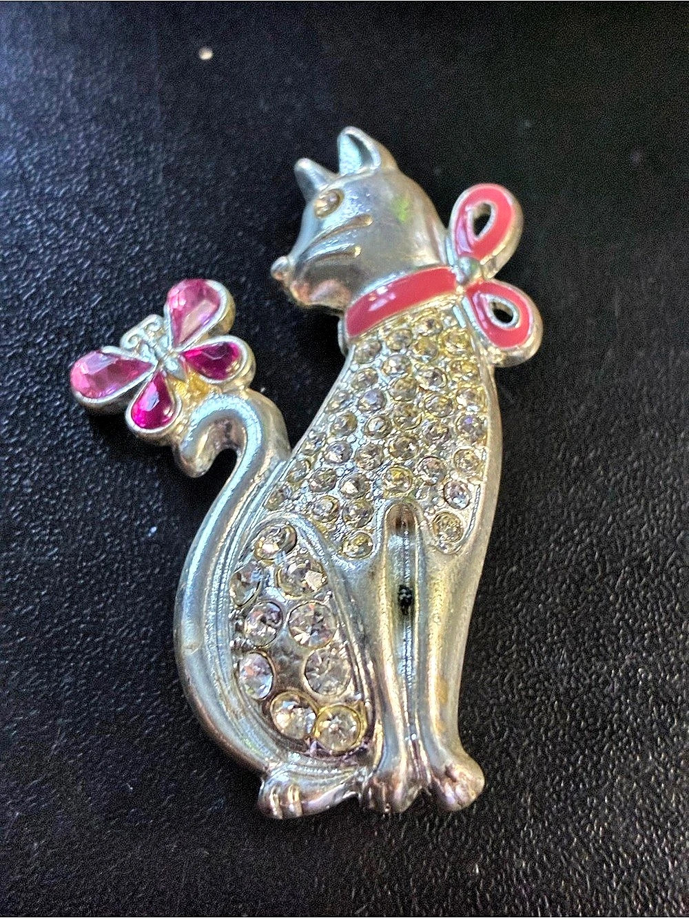 Crystal Cat Brooch in Silver & Pink